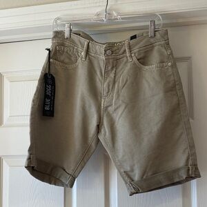 LE TEMP DES CERISES Men’s tan Bermuda Shorts Sz 30.  NWT. Box11
